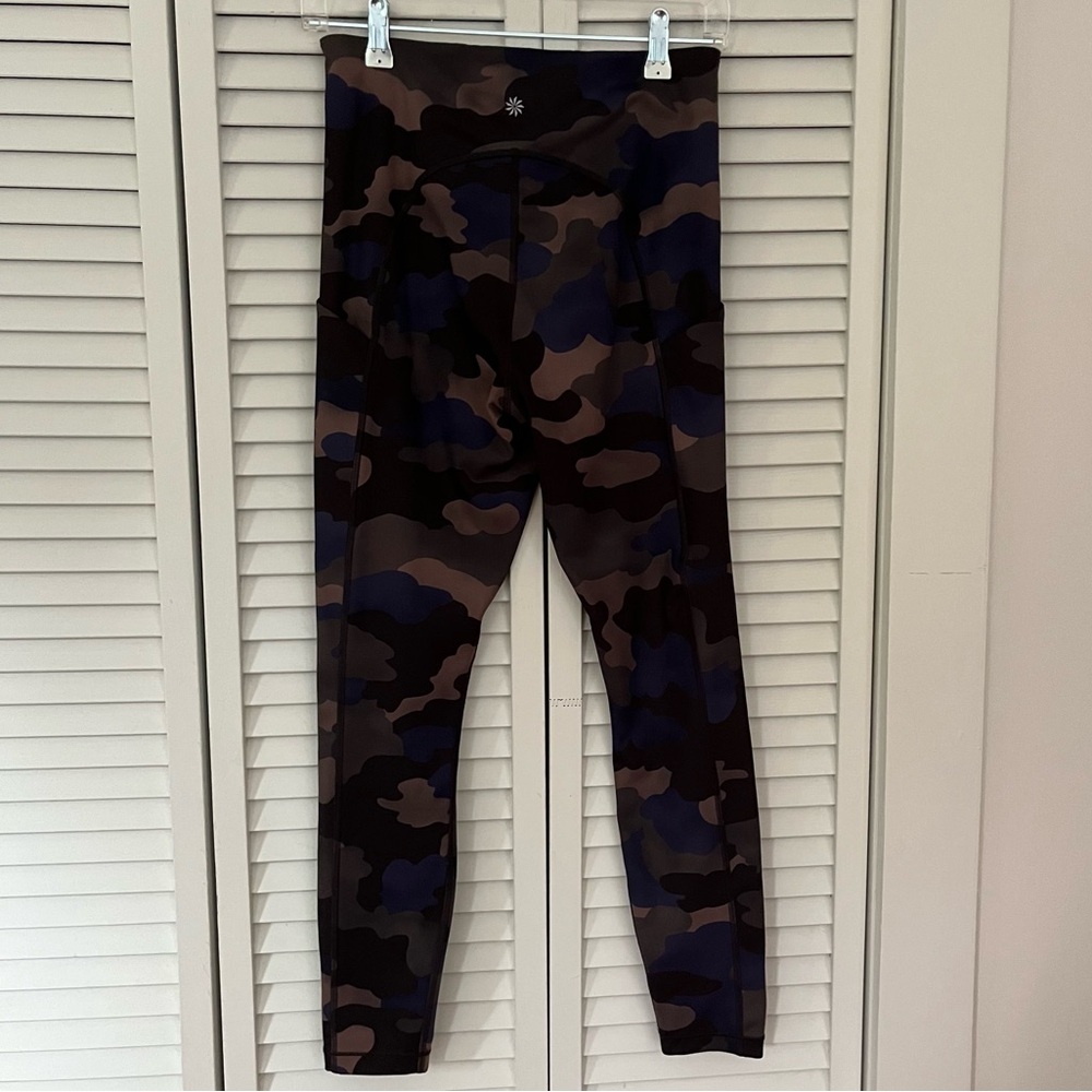 Athleta Ultimate Stash Printed 7/8 Tights Camouflage Sz Medium Tall - Picture 6 of 7